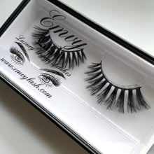 Load image into Gallery viewer, Emvy Vegan Lash -  &quot;IG Baddie&quot; / 6D
