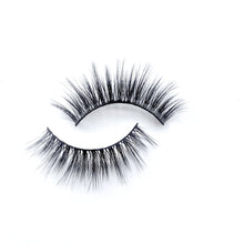 Load image into Gallery viewer, Emvy Vegan Lash - &quot;Stunner&quot; / 3D
